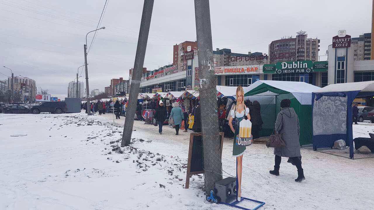 Ярмарка у метро "Проспект Большевиков"